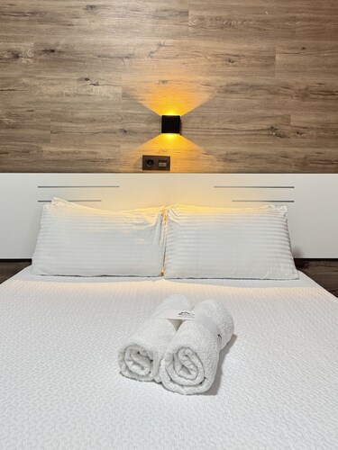 Cozy Double Room with Bathroom Gran Via | 034