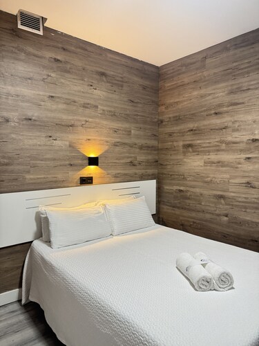 Cozy Double Room with Bathroom Gran Via | R134