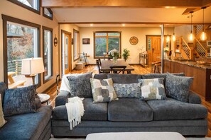 Caminetto, tavolo da calcetto, impianto stereo