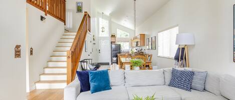 Smart TV, fireplace, ping pong