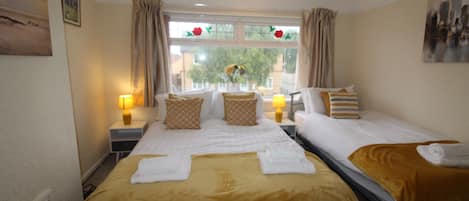House | 3 bedrooms, free WiFi, bed sheets