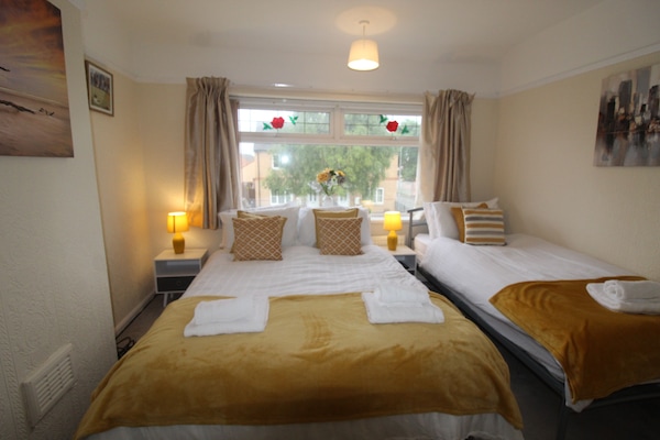 House | 3 bedrooms, WiFi (free), bed sheets