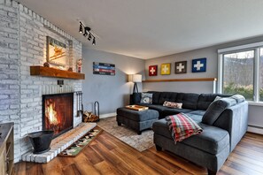 Condo, 1 Bedroom | Living area