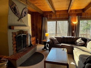 Condo, 3 chambres | Aire de séjour