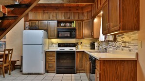 A kitchen with wooden cabinets, a white refrigerator, a microwave, an oven, and a dishwasher. - Hemlock Ridge 2b: Charming Two Floor Condo In The Heart Of Killington. Perfect! 3 Bedroom Condo (Killington)
