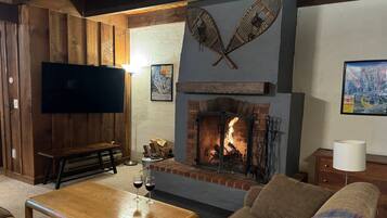 Condo, 3 Bedrooms | Living area