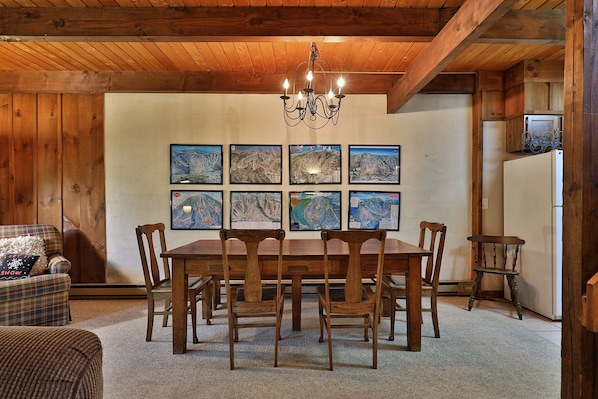 Condo, 3 chambres | Restauration