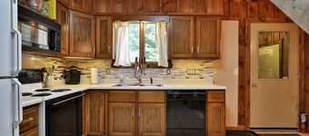 Hemlock Ridge 2b: Charming Two Floor Condo In The Heart Of Killington. Perfect! 3 Bedroom Condo