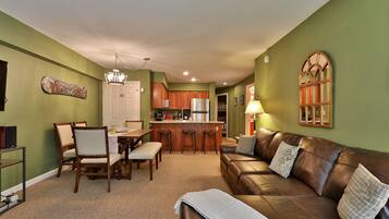 Condo, 3 Bedrooms | Interior