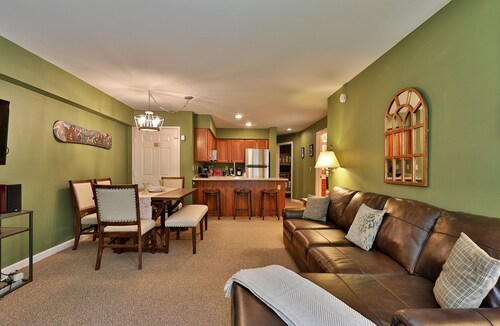 The Pico Escape: 3br/2ba Ski On/ski Off At Pico Mountain. Close To Killington. 3 Bedroom Condo