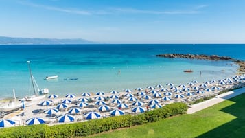 Una spiaggia nelle vicinanze