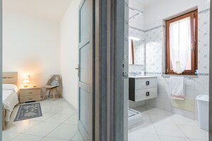 2 bedrooms, iron/ironing board, bed sheets - Holiday Home 'Casa Celeste' with Shared Pool, Private Terrace, and Air Conditioning (Villasimius)