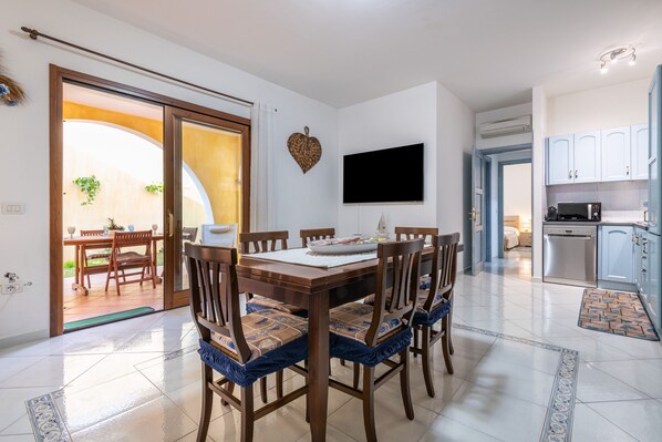 Dining - Holiday Home 'Casa Celeste' with Shared Pool, Private Terrace and Air Conditioning (Villasimius)