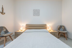 2 bedrooms, iron/ironing board, bed sheets - Holiday Home 'Casa Celeste' with Shared Pool, Private Terrace, and Air Conditioning (Villasimius)