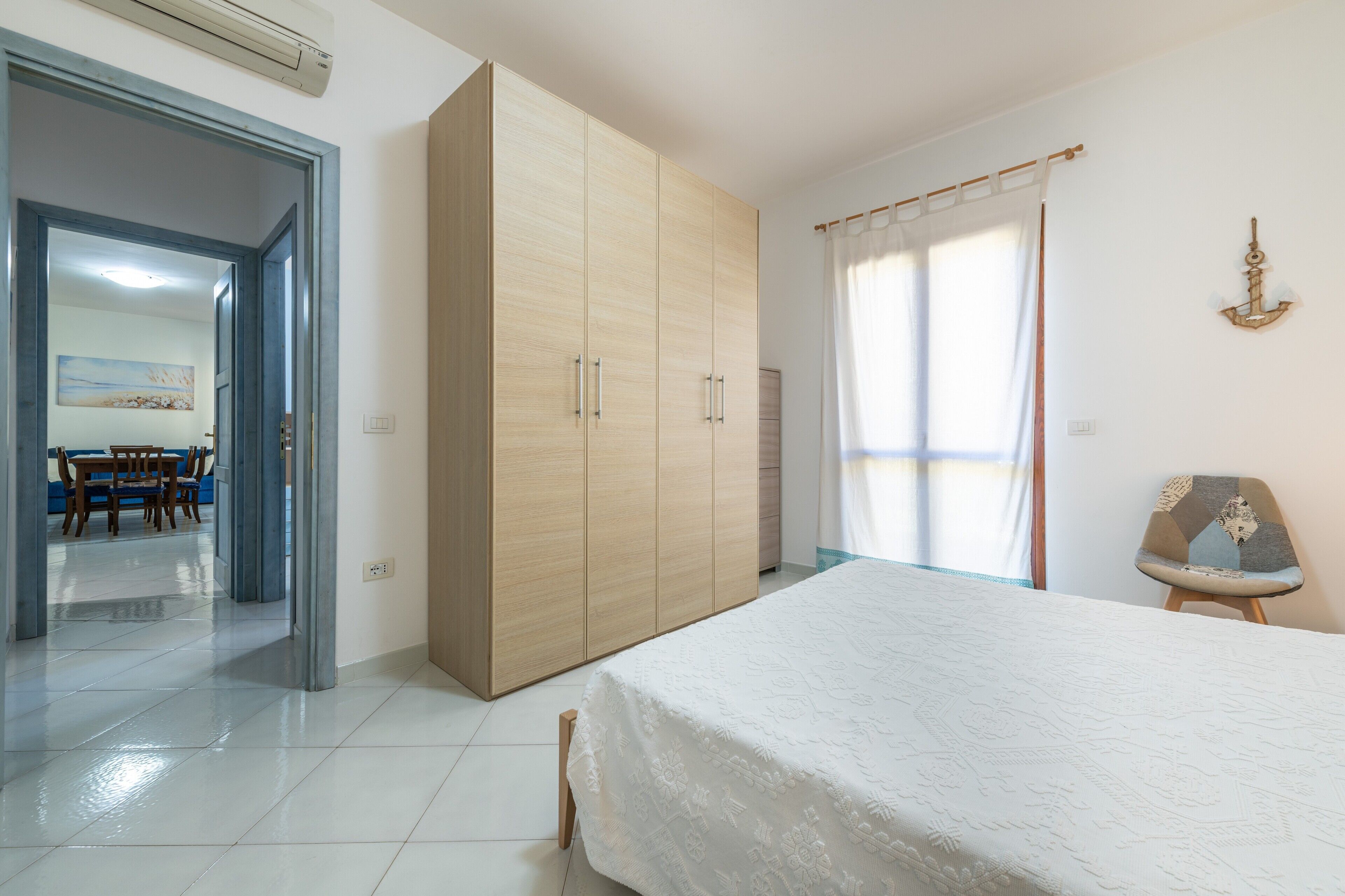 2 makuuhuonetta, silitysrauta/-lauta, vuodevaatteet