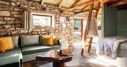 Villa 'Nikos' with Mountain View, Wi-Fi and Air Conditioning