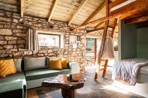 Villa 'Nikos' with Mountain View, Wi-Fi and Air Conditioning