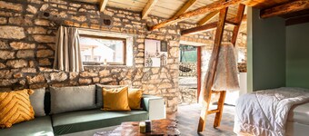 Villa 'Nikos' with Mountain View, Wi-Fi and Air Conditioning