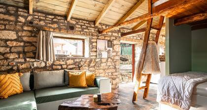 Villa 'Nikos' with Mountain View, Wi-Fi and Air Conditioning