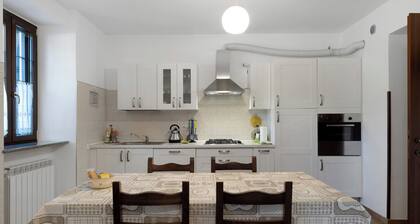 Holiday Home 'La Casa Sul Lago' with Sea View, Private Garden and Wi-Fi