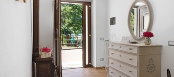 Holiday Home 'La Casa Sul Lago' with Sea View, Private Garden and Wi-Fi