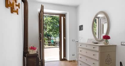 Holiday Home 'La Casa Sul Lago' with Sea View, Private Garden and Wi-Fi