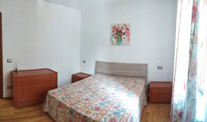 2 habitaciones, tabla de planchar con plancha y wifi gratis 