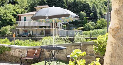 Holiday Home "Pocket House" with Mountain View, Private Balcony and Wi-Fi
