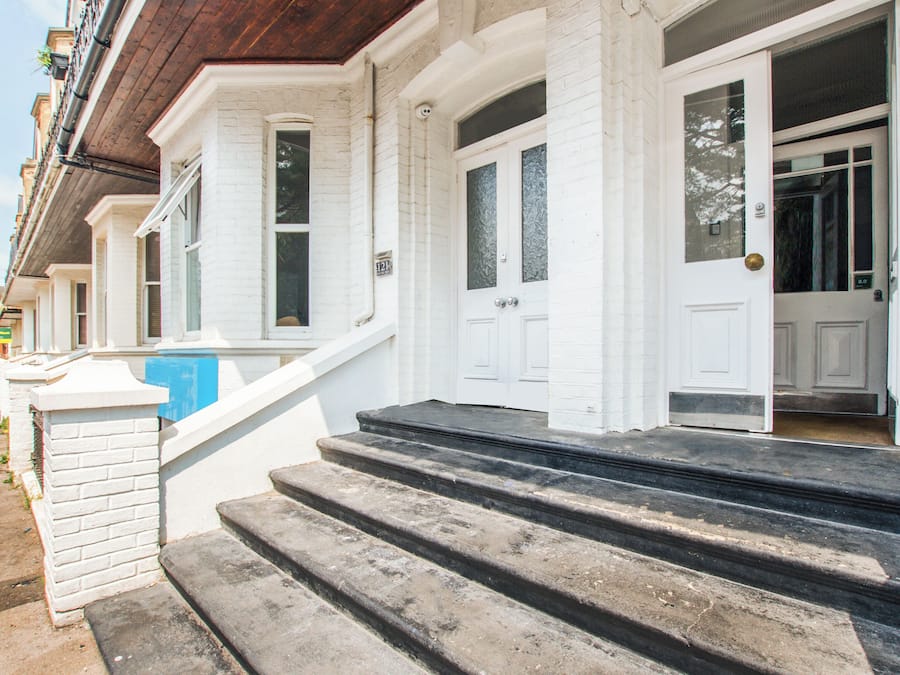 Fachada de la propiedad