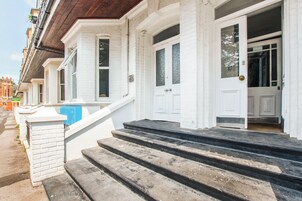 Fachada de la propiedad