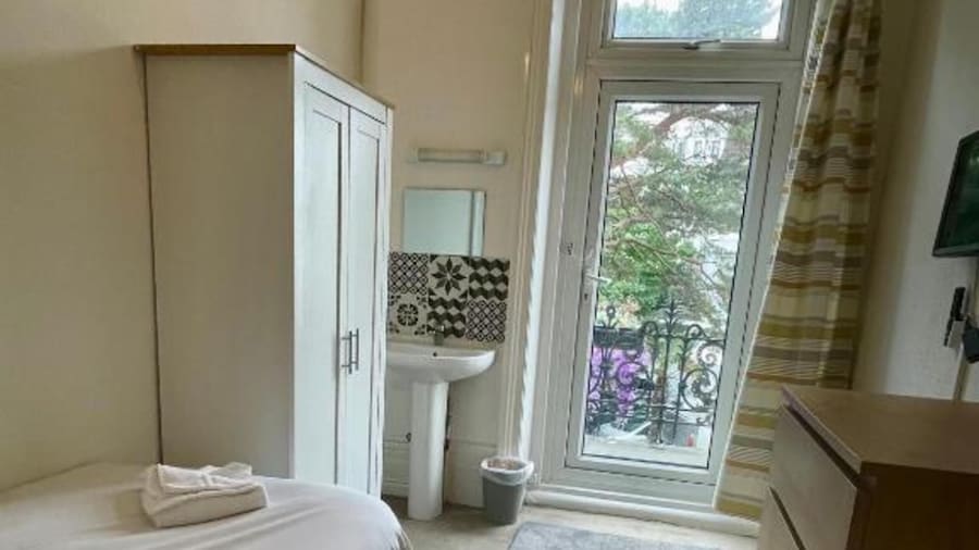OYO The Lodge Bournemouth