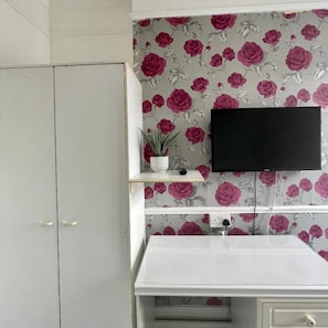 Studio Tiêu chuẩn, 1 giường đôi | 1 phòng ngủ, bàn, màn/rèm cản sáng, bàn ủi/dụng cụ ủi quần áo