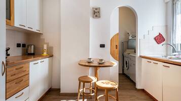 Réfrigérateur, four, plaque de cuisson, lave-vaisselle