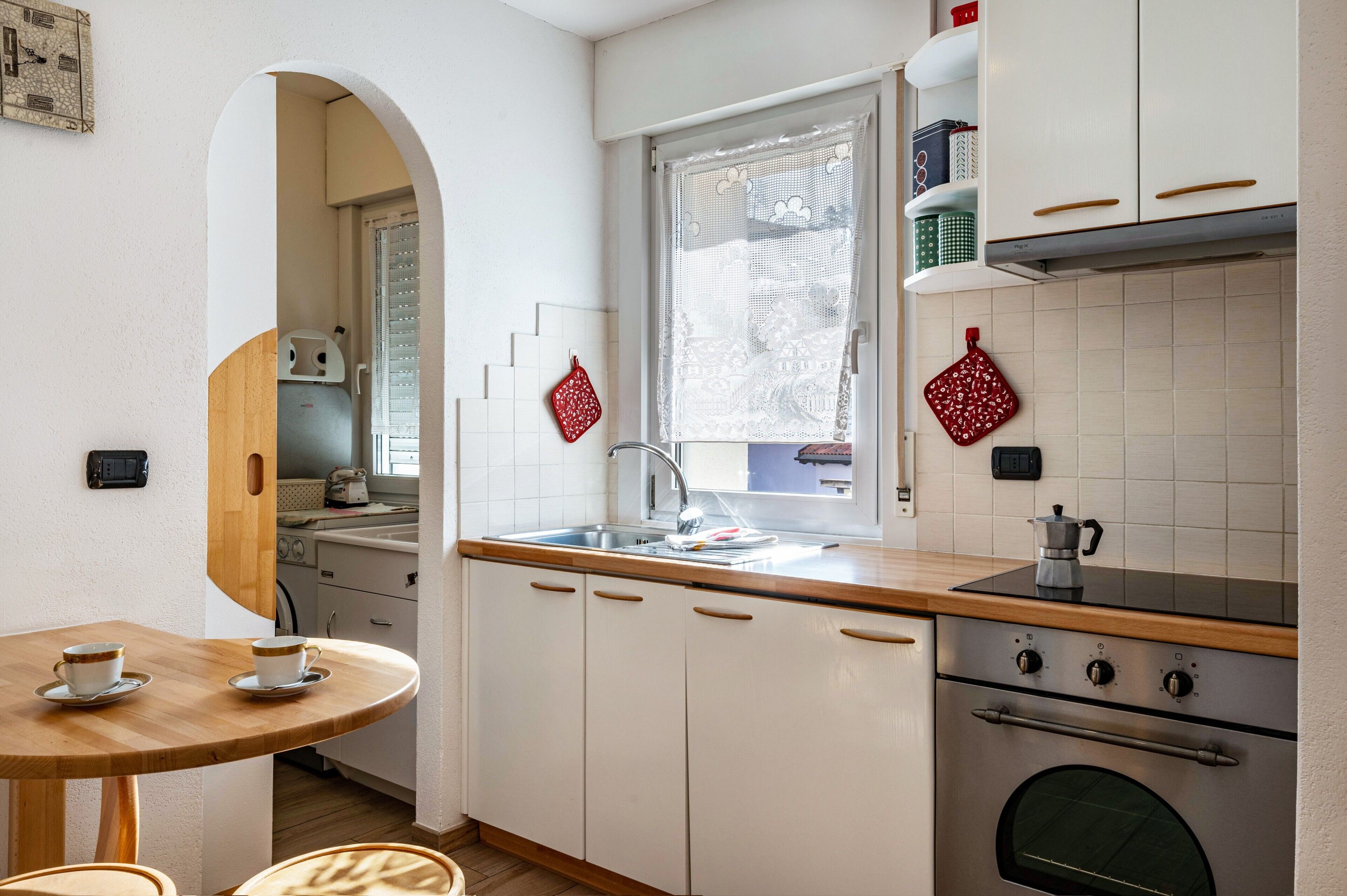 Geladeira, fogão, cooktop, lava-louças