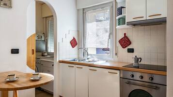 Geladeira, fogão, cooktop, lava-louças