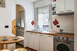 Réfrigérateur, four, plaque de cuisson, lave-vaisselle