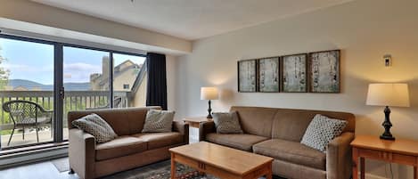 Condo, 2 Bedrooms | Living area