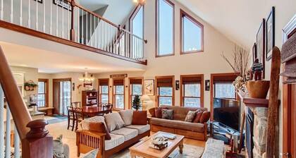 Cortina Mountain Chalet - Outdoor Hot Tub - Close To Pico And Killington Mountains 3 Bedroom Home