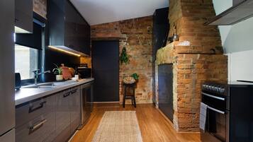 Geladeira, fogão, cooktop, cafeteira/chaleira