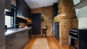 Frigorífic, forn, placa de cuina i cafetera i tetera