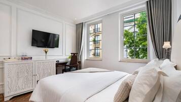 Superior Double Room | Free minibar items, in-room safe, desk, laptop workspace