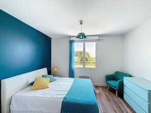 3 bedrooms, travel cot, WiFi, bed sheets