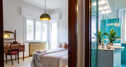 Apartment "Villetta Dei Pini" with Sea View, Private Garden & Wi-Fi