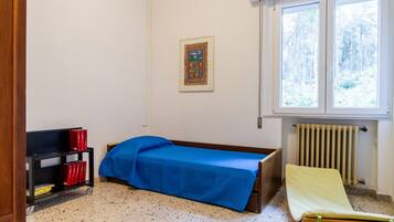 3 slaapkamers, een strijkplank/strijkijzer, gratis wifi, beddengoed