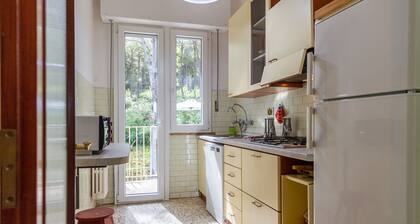 Apartment "Villetta Dei Pini" with Sea View, Private Garden & Wi-Fi