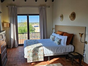 7 bedrooms, free WiFi, bed sheets - Villa Laguna – Charming Villa with Private Pool, Terraces & Wi-Fi (Moncarapacho)