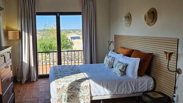 7 bedrooms, free WiFi, bed sheets