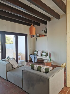 Interior - Villa Laguna – Charming Villa with Private Pool, Terraces & Wi-Fi (Moncarapacho)