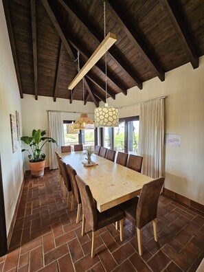 Dining - Villa Laguna – Charming Villa with Private Pool, Terraces & Wi-Fi (Moncarapacho)