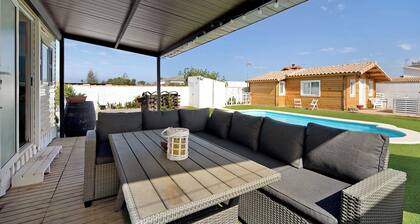 Maison de vacances 'Villa Roulotte' avec piscine partagée, jardin partagé et Wi-Fi